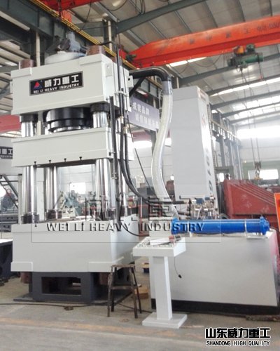 1000噸三梁四柱油壓機生產(chǎn)車間實景拍攝圖