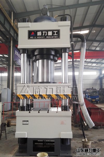 800噸四柱油壓機生產(chǎn)廠家車間